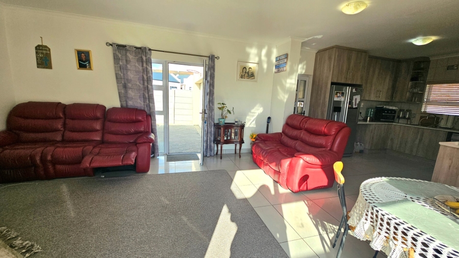 4 Bedroom Property for Sale in Sandbaai Western Cape